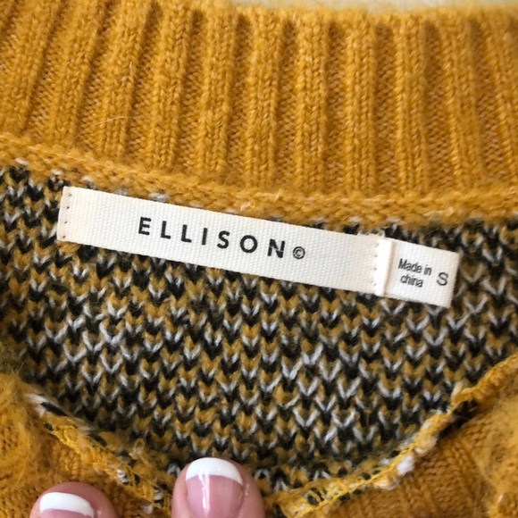 Beautiful soft leopard print sweater. - Picture 3 of 4